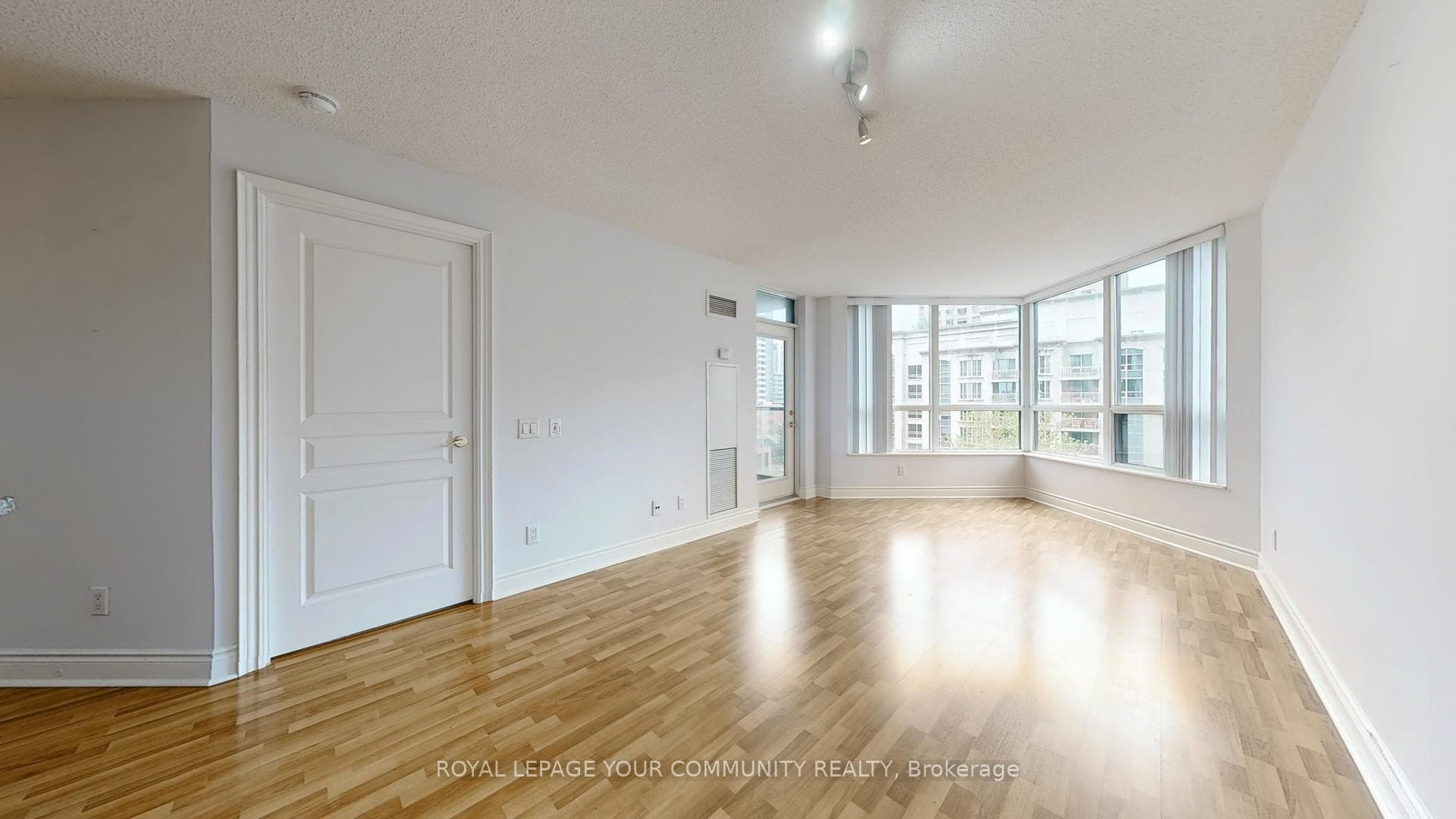 10 Northtown Way Unit 607 photo 18