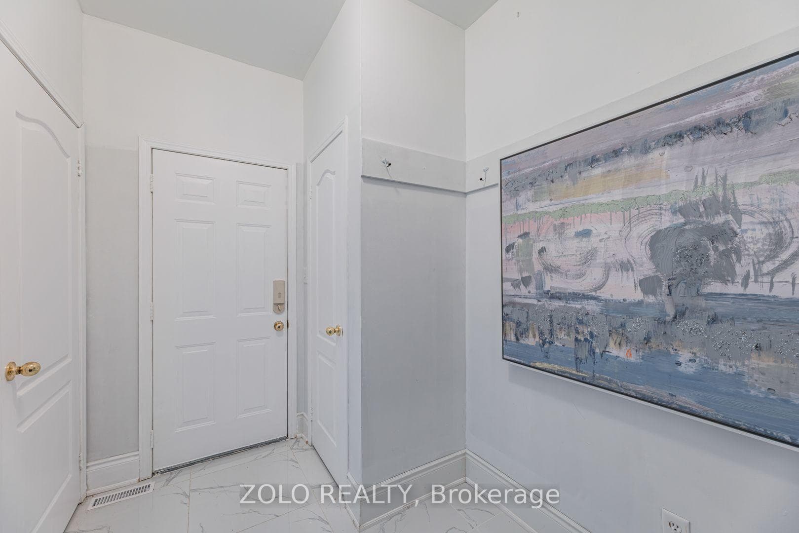 1580 Earl Crescent photo 4