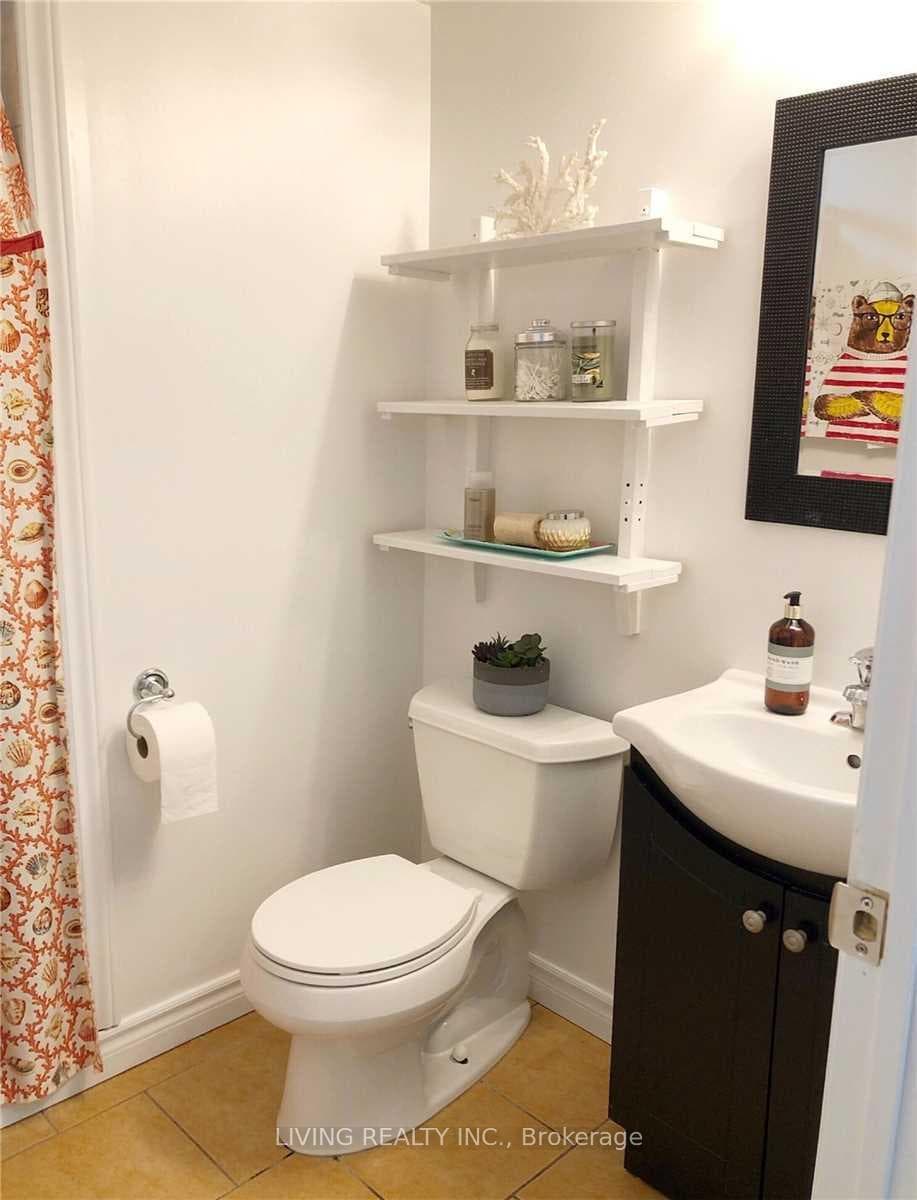251B Chisholm Avenue Unit Lower photo 6