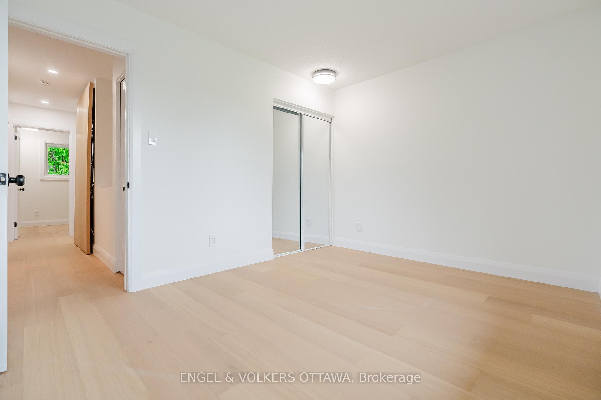 825 De Salaberry Street photo 44