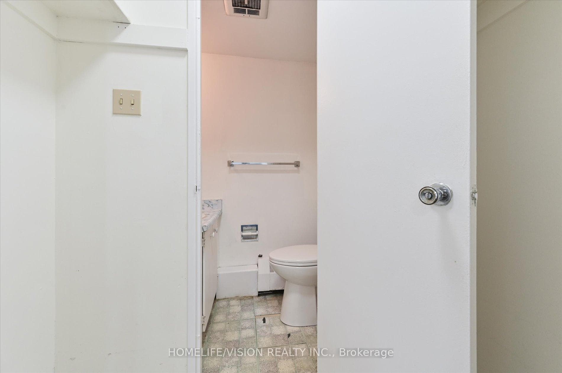 Walk-thru Closet & Ensuite