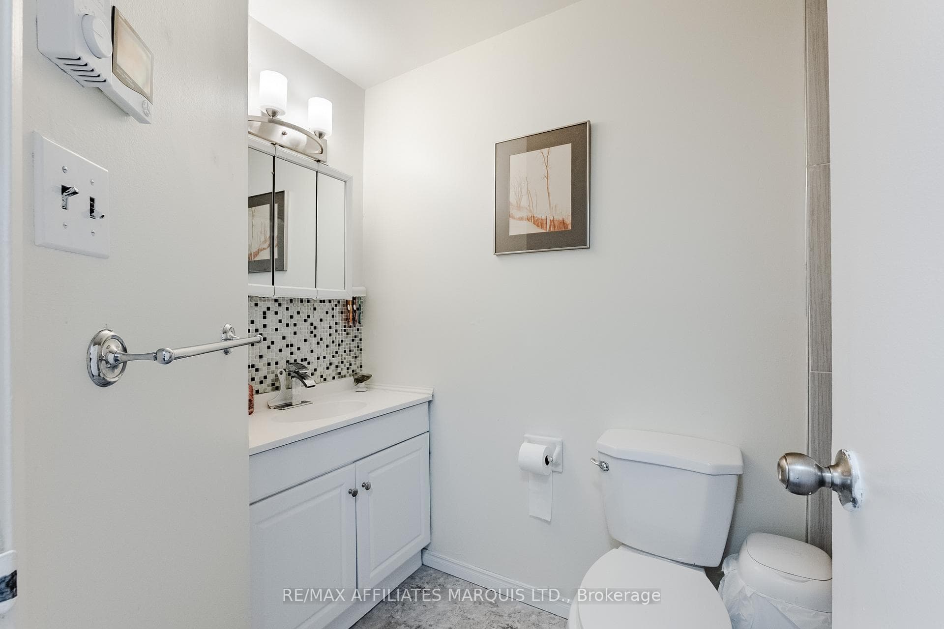812 Glengarry Boulevard photo 27