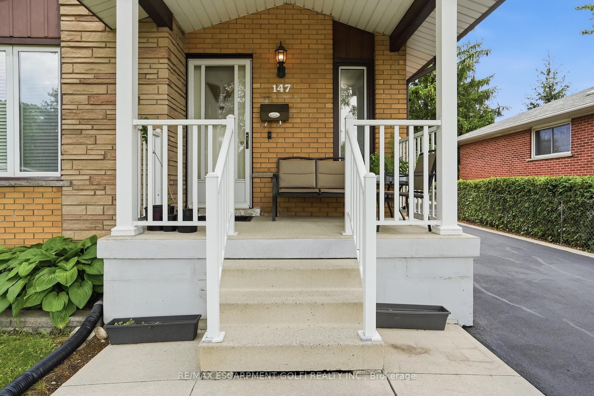 147 Manning Avenue photo 2