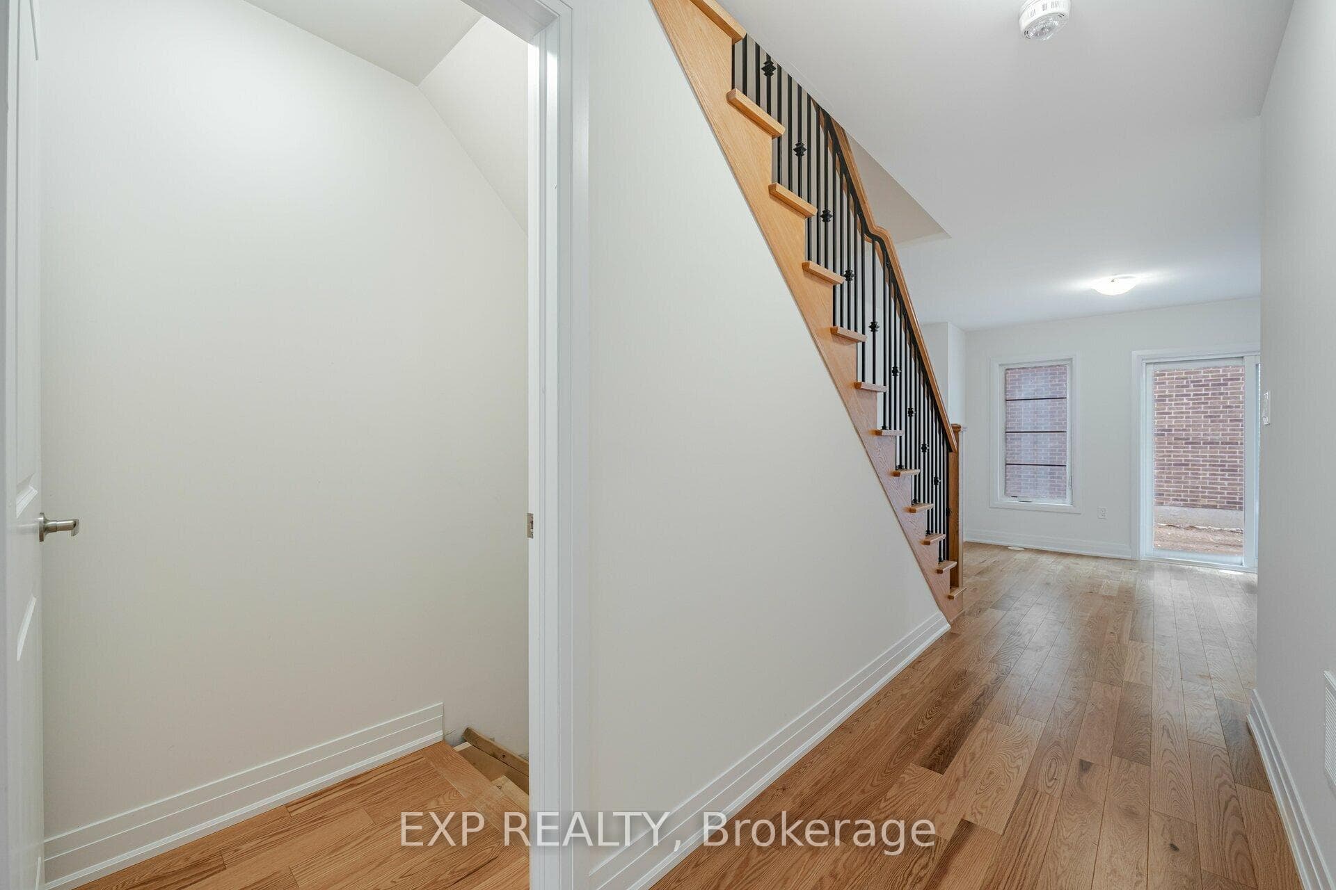 209 Wyndham Street photo 31
