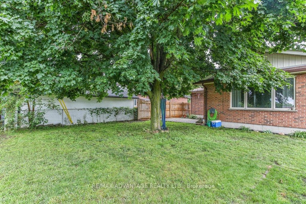 25 Laurentian Drive photo 33