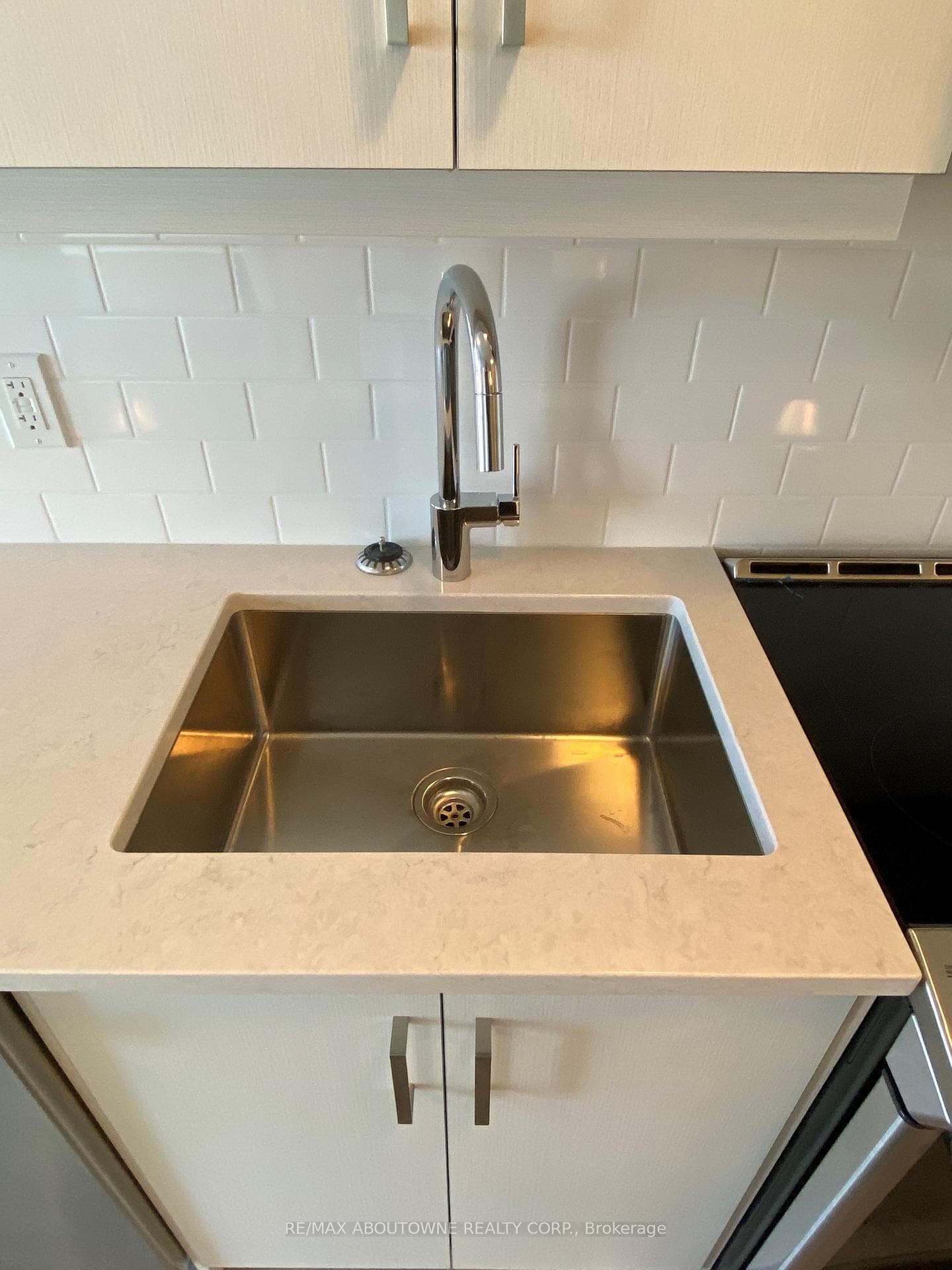 128 GROVEWOOD Common Unit 117 photo 13