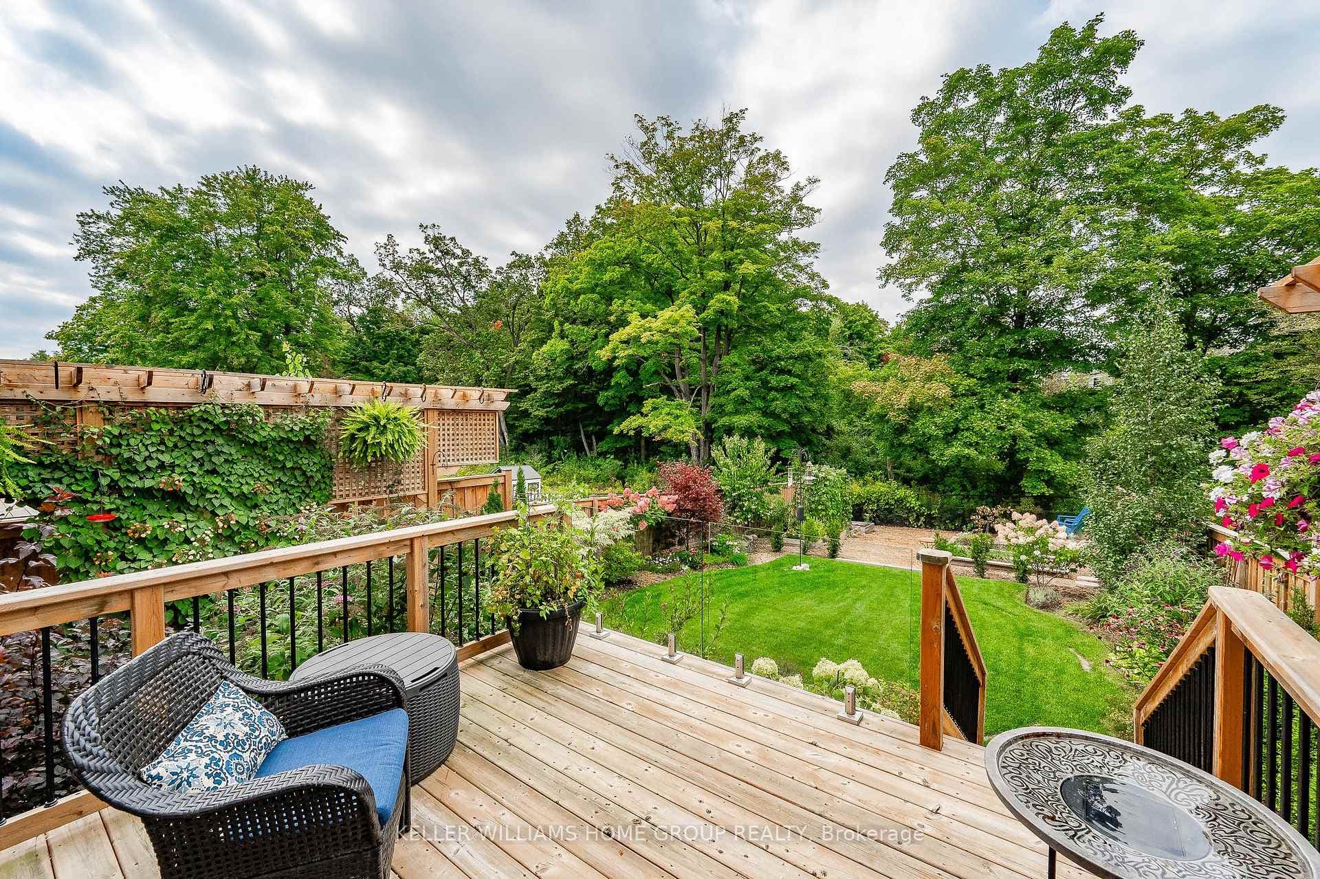 103 Ambrous Crescent photo 33