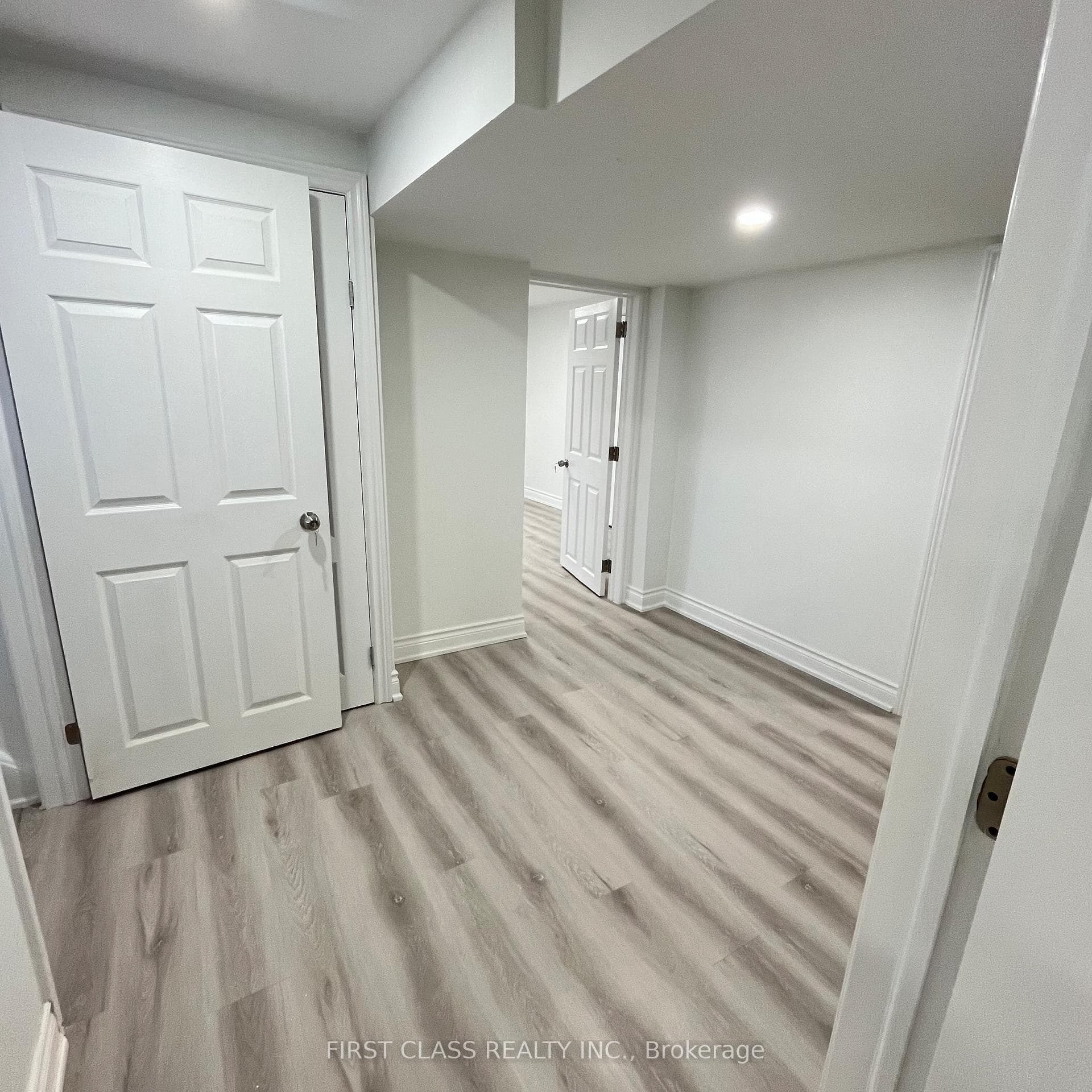 392 Balkan Road Unit Bs photo 7
