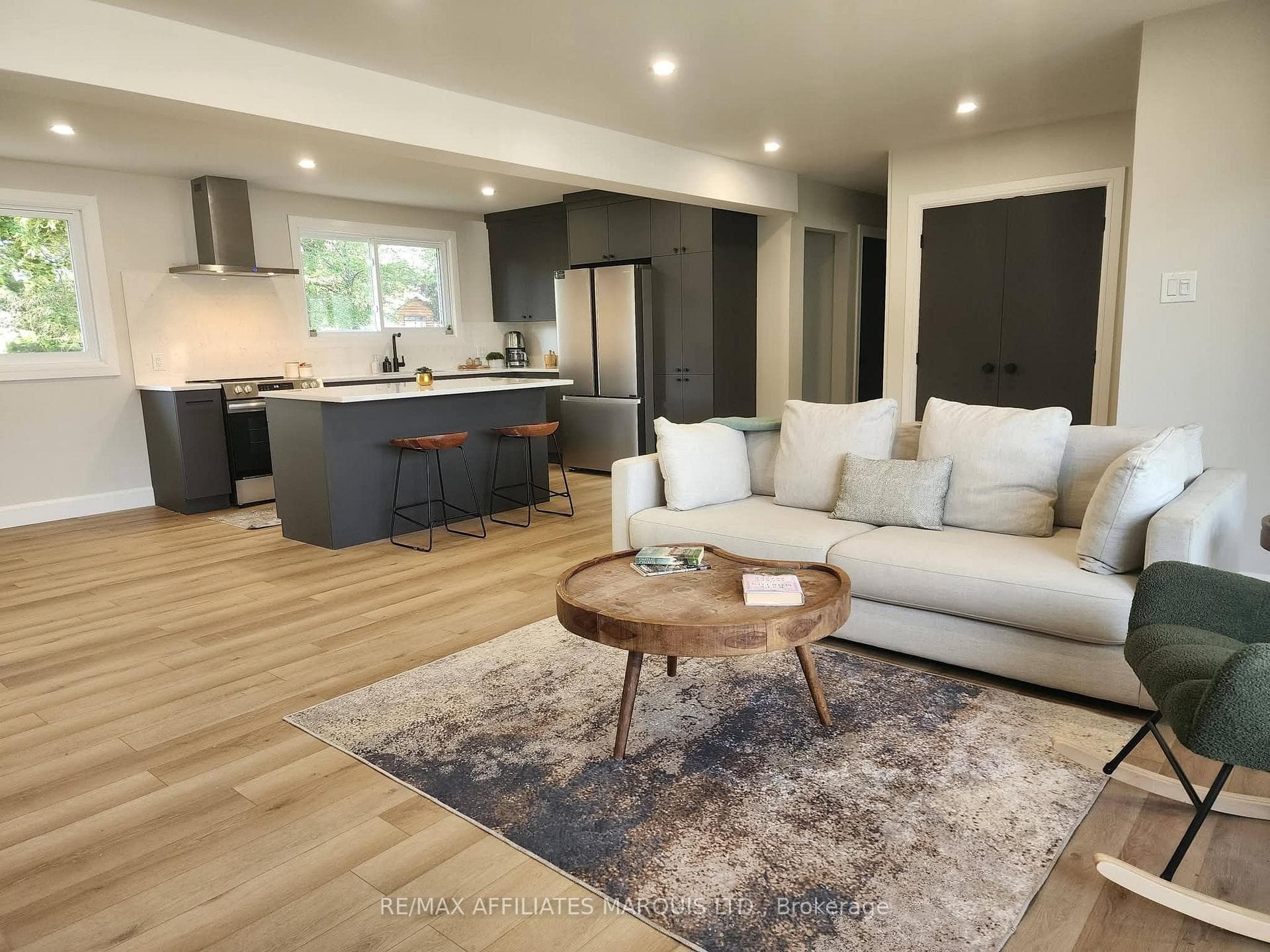 1409 Leonard Avenue photo 2