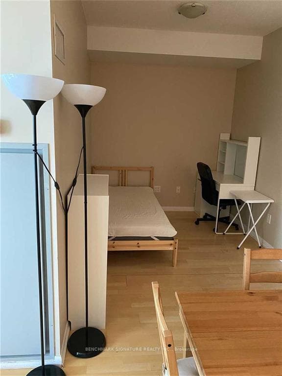 37 Grosvenor Street Unit 3009 photo 2