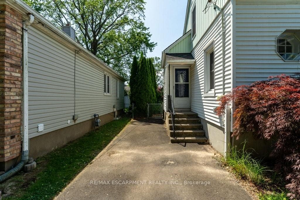 19 Columbia Street photo 32