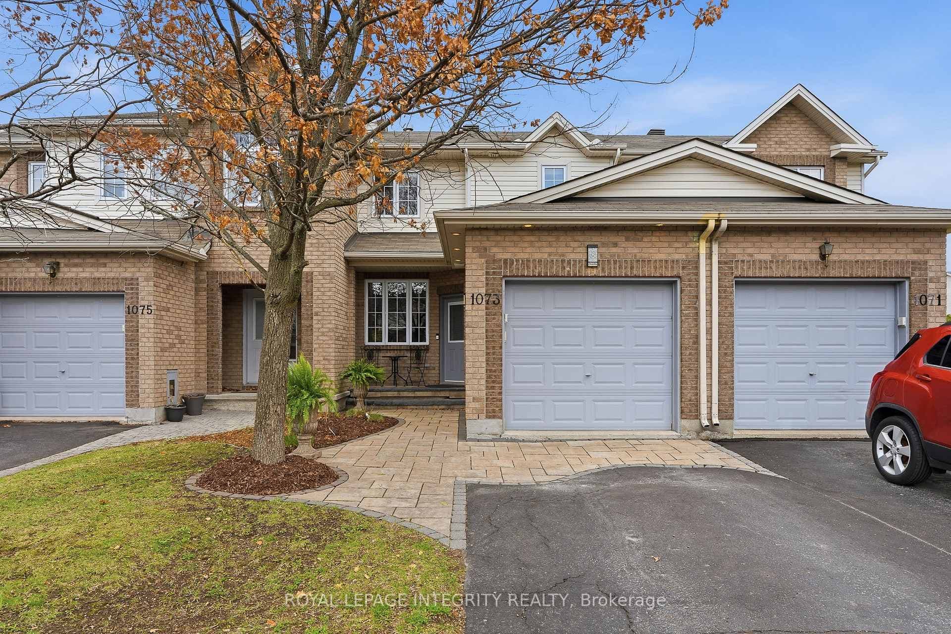 1073 Brasseur Crescent photo 1