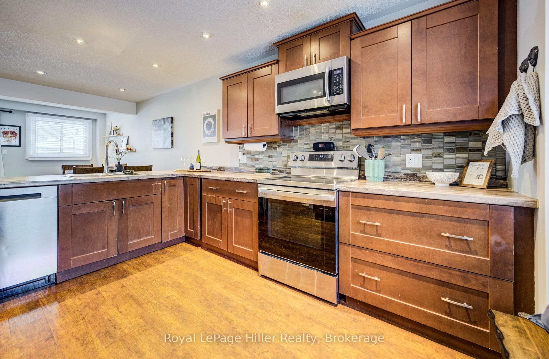 241 Willow Street photo 10