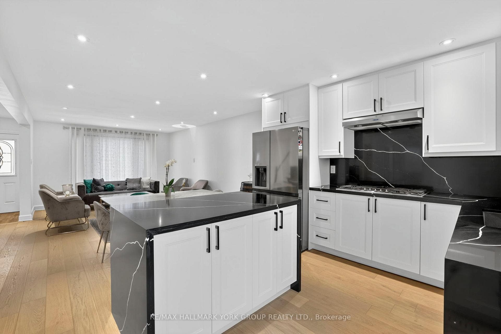 459 Sandford Street photo 18