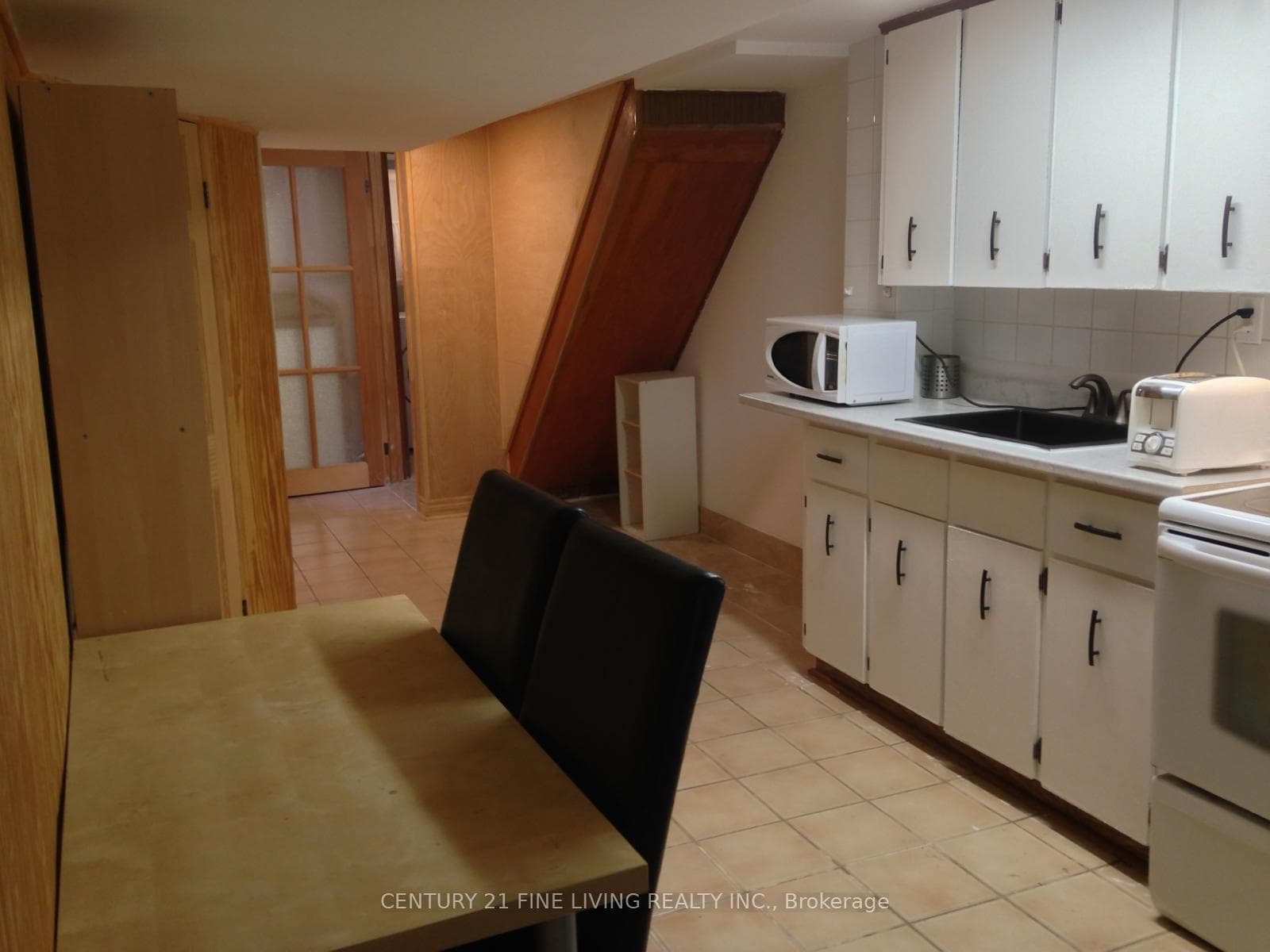 400 Nairn Avenue Unit Lower photo 3