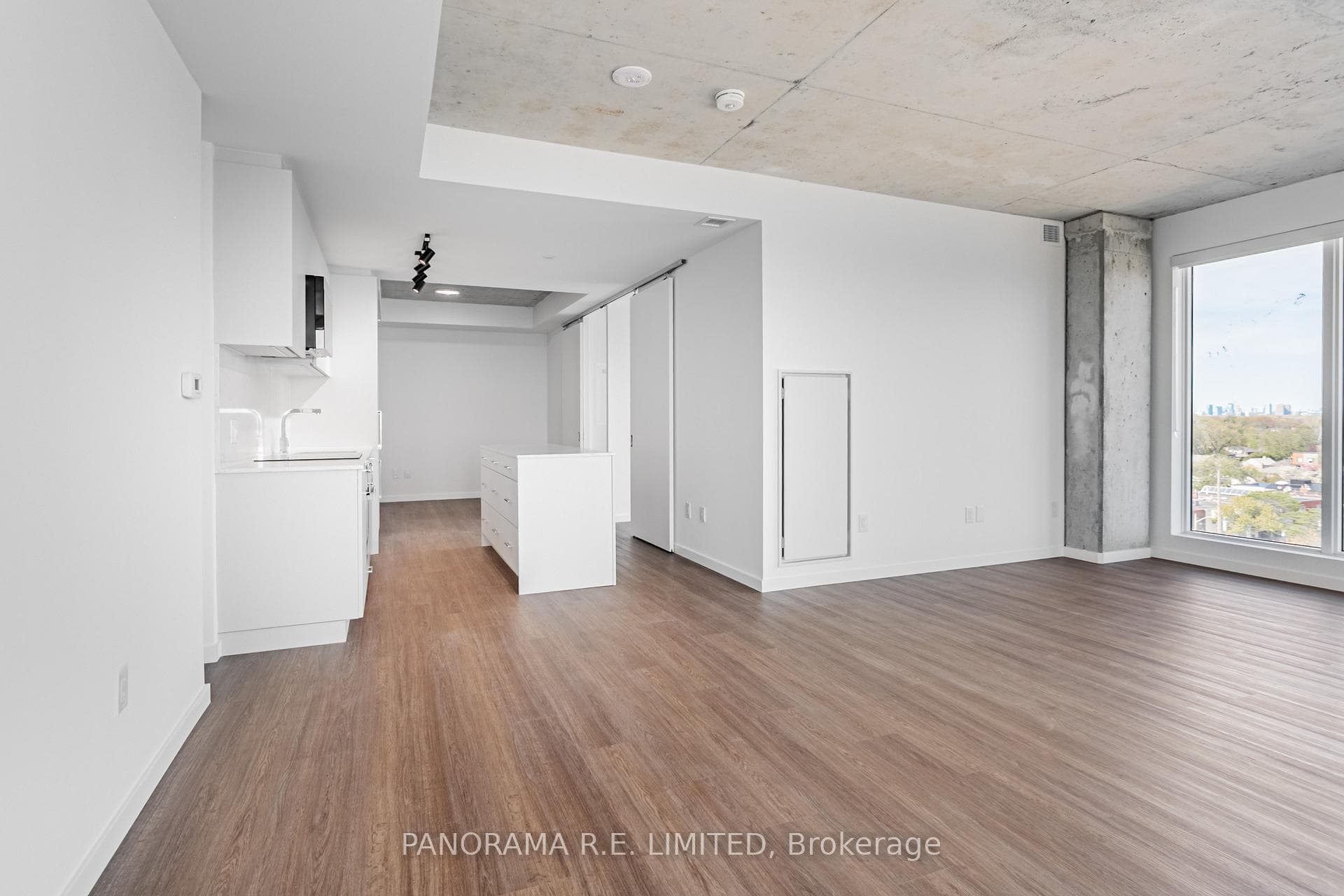 689 The Queensway N/A Unit 722 photo 3