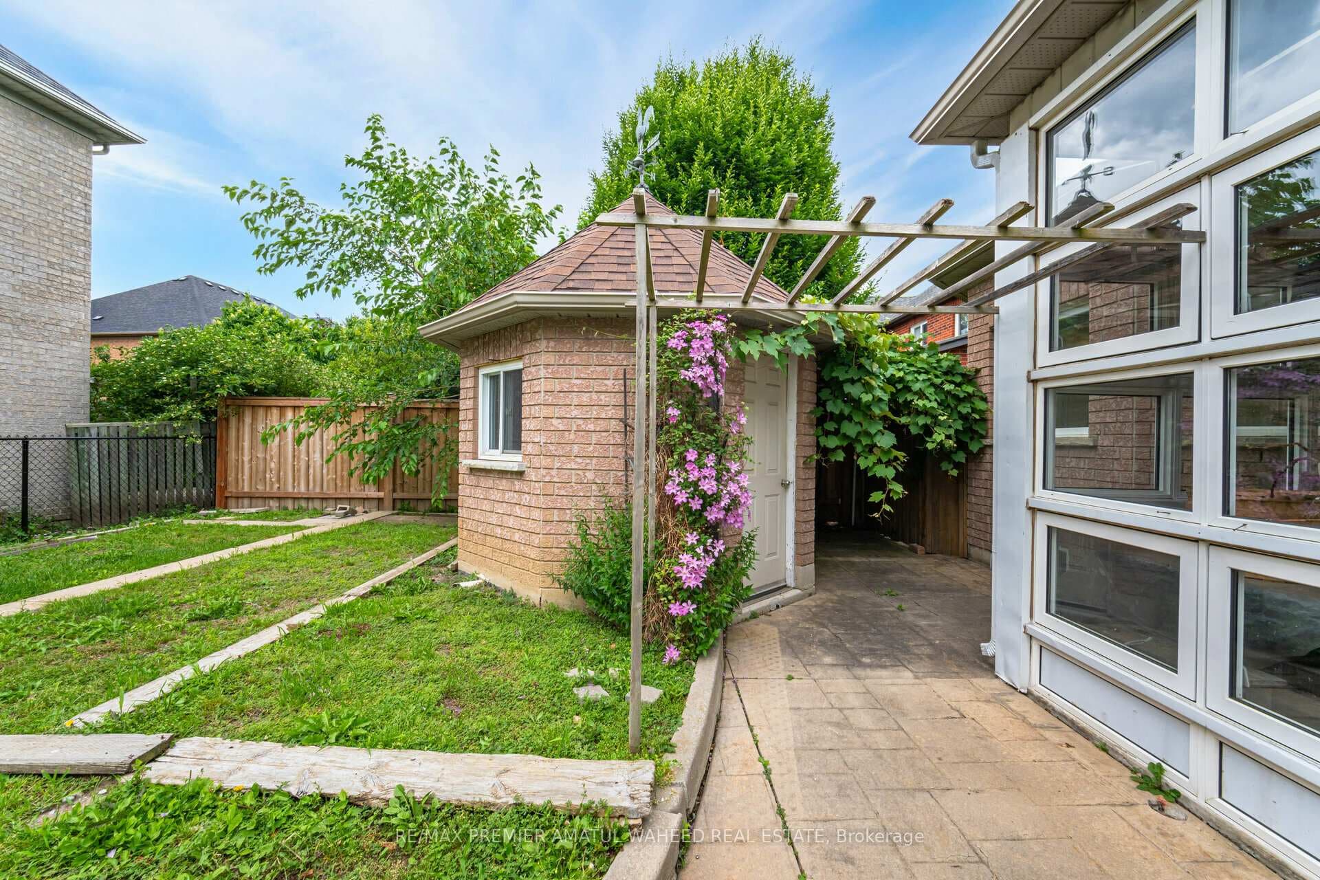 2 Polo Crescent photo 40