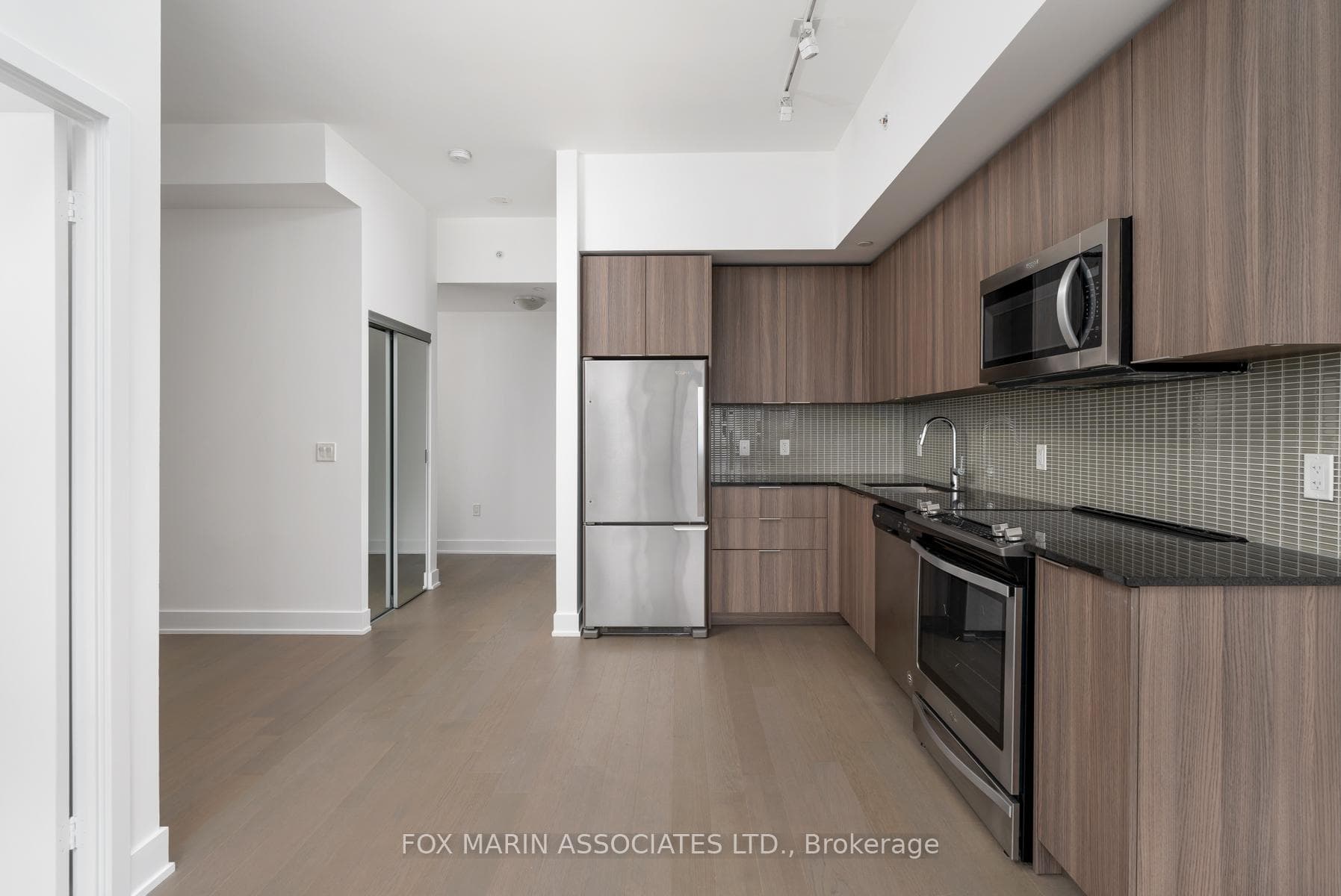 30 Shore Breeze Drive Unit 5201 photo 6