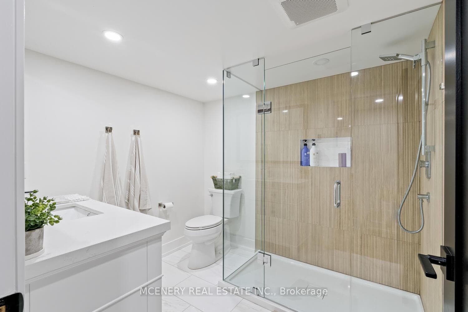 9540 DUNDAS Street photo 35