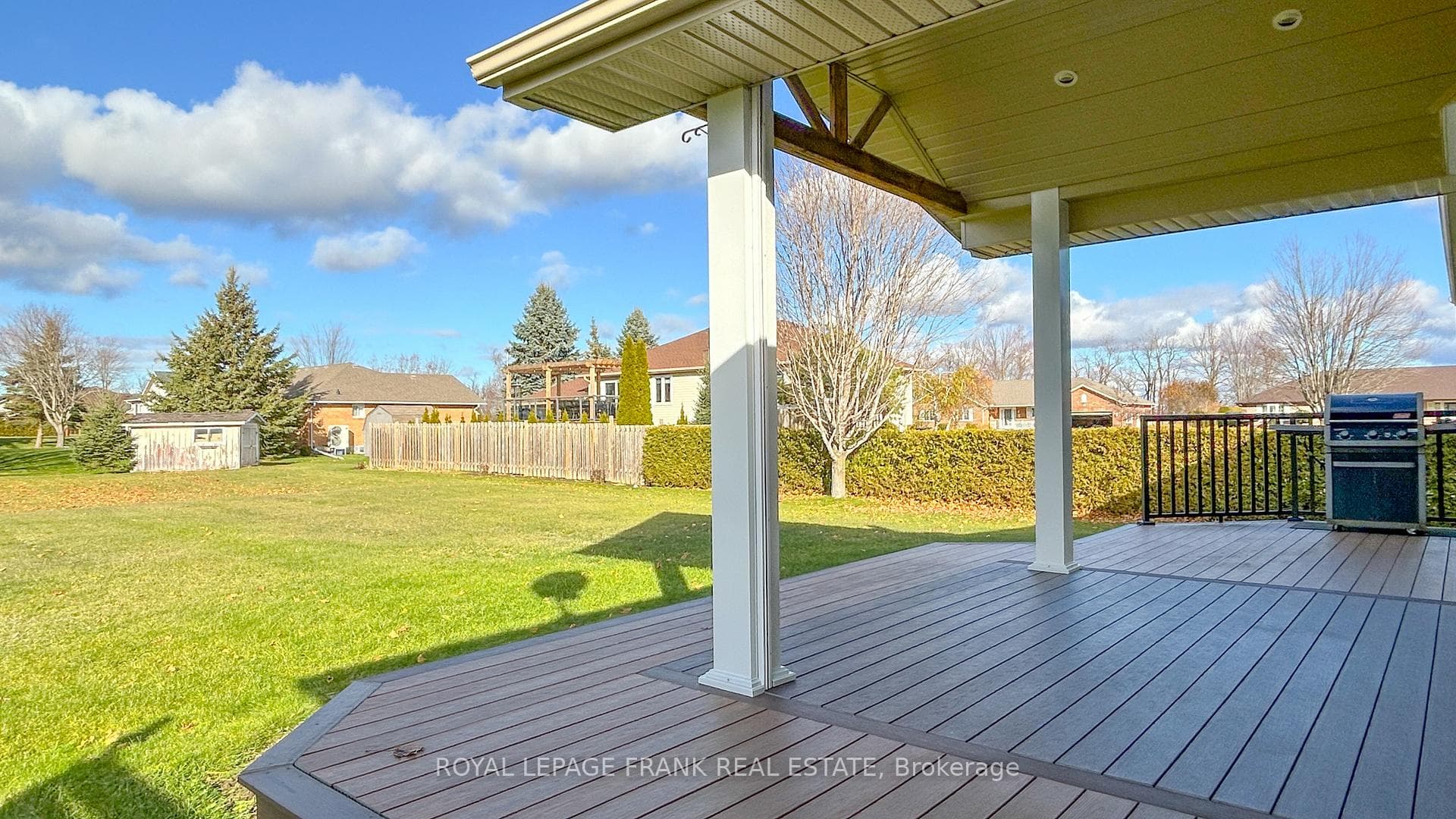 15 Hallett Crescent photo 37