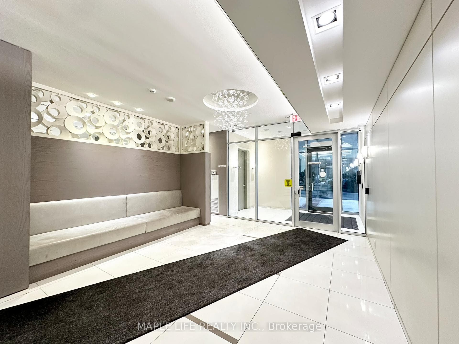 9090 Yonge Street Unit 307 photo 4