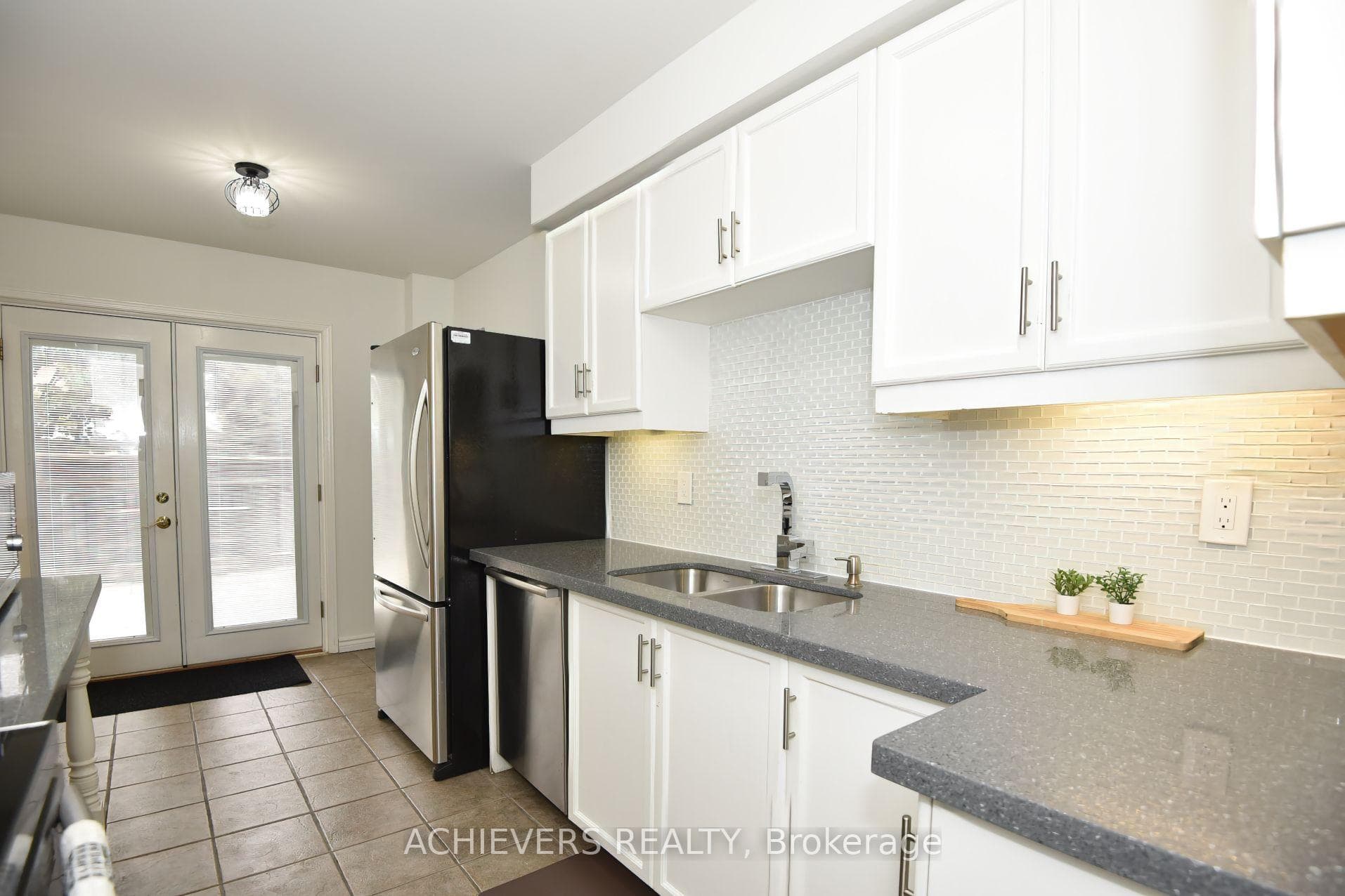 19 Mccullock Crescent photo 14