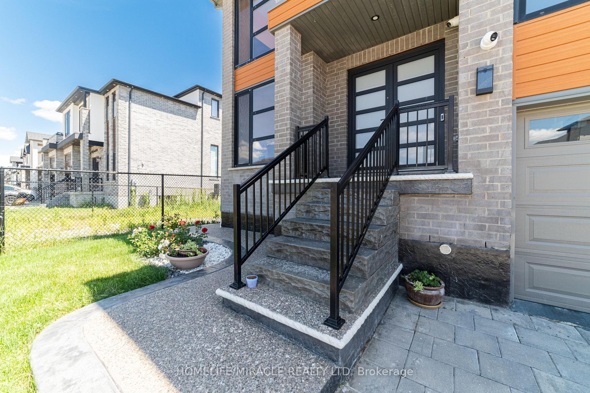 42 Grandville Circle photo 3