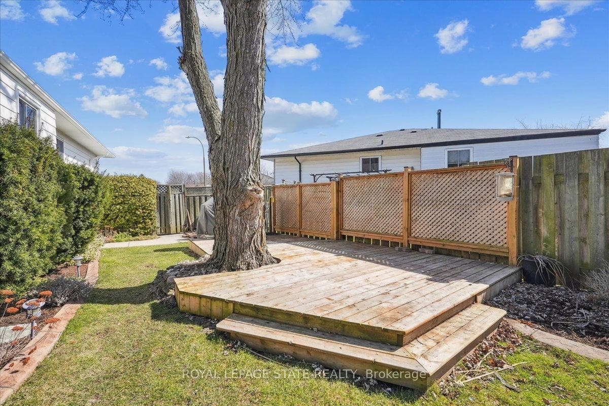 43 Yorkdale Crescent photo 37