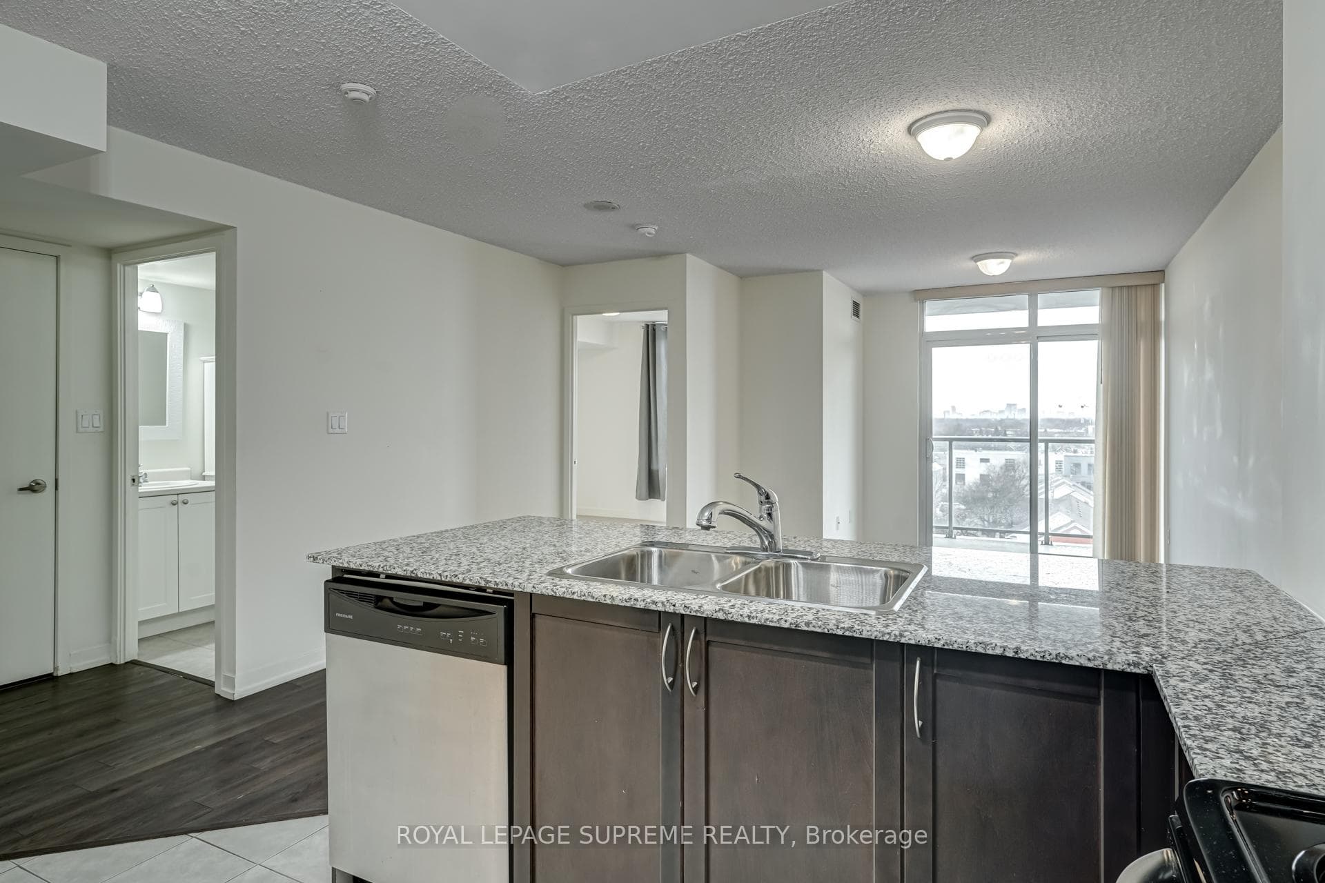 816 Lansdowne Avenue Unit 718 photo 11