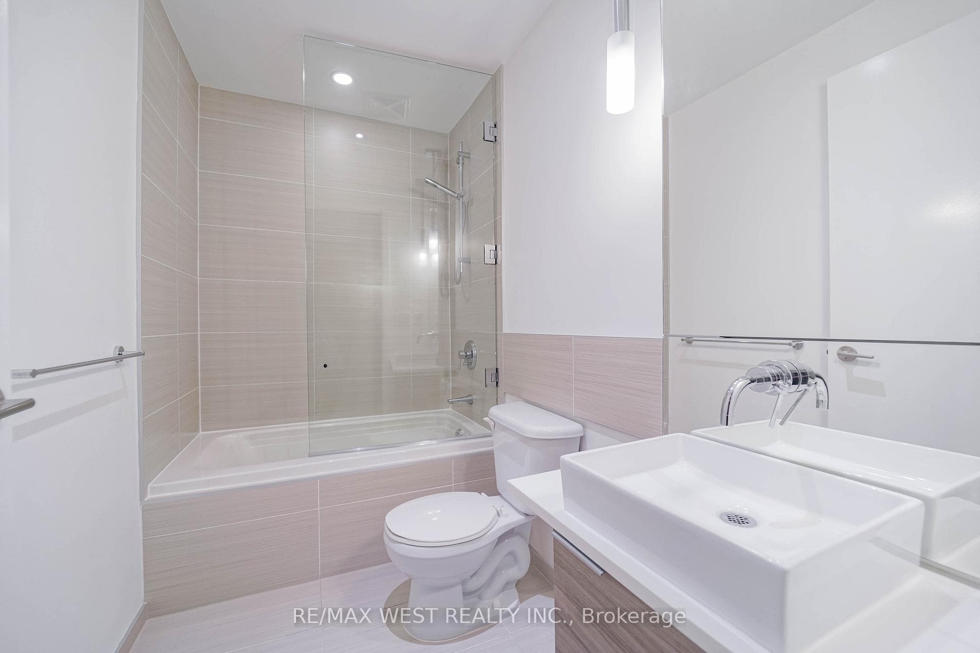 8 Charlotte Street Unit 412 photo 6