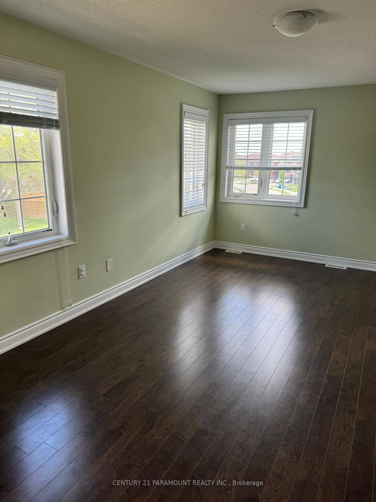 80 Hollowgrove Boulevard photo 14