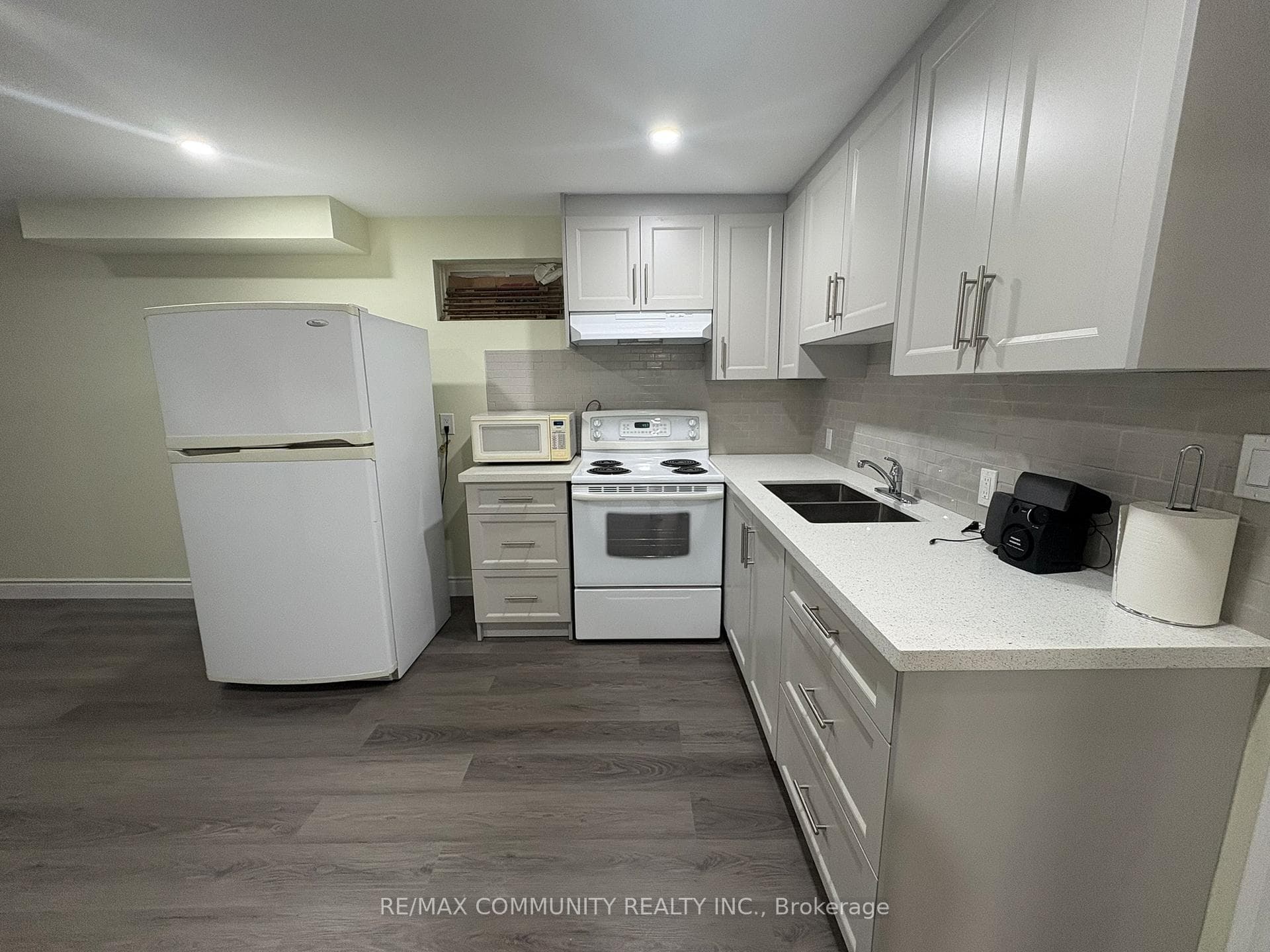117 Millhouse Crescent Unit LOWER photo 2