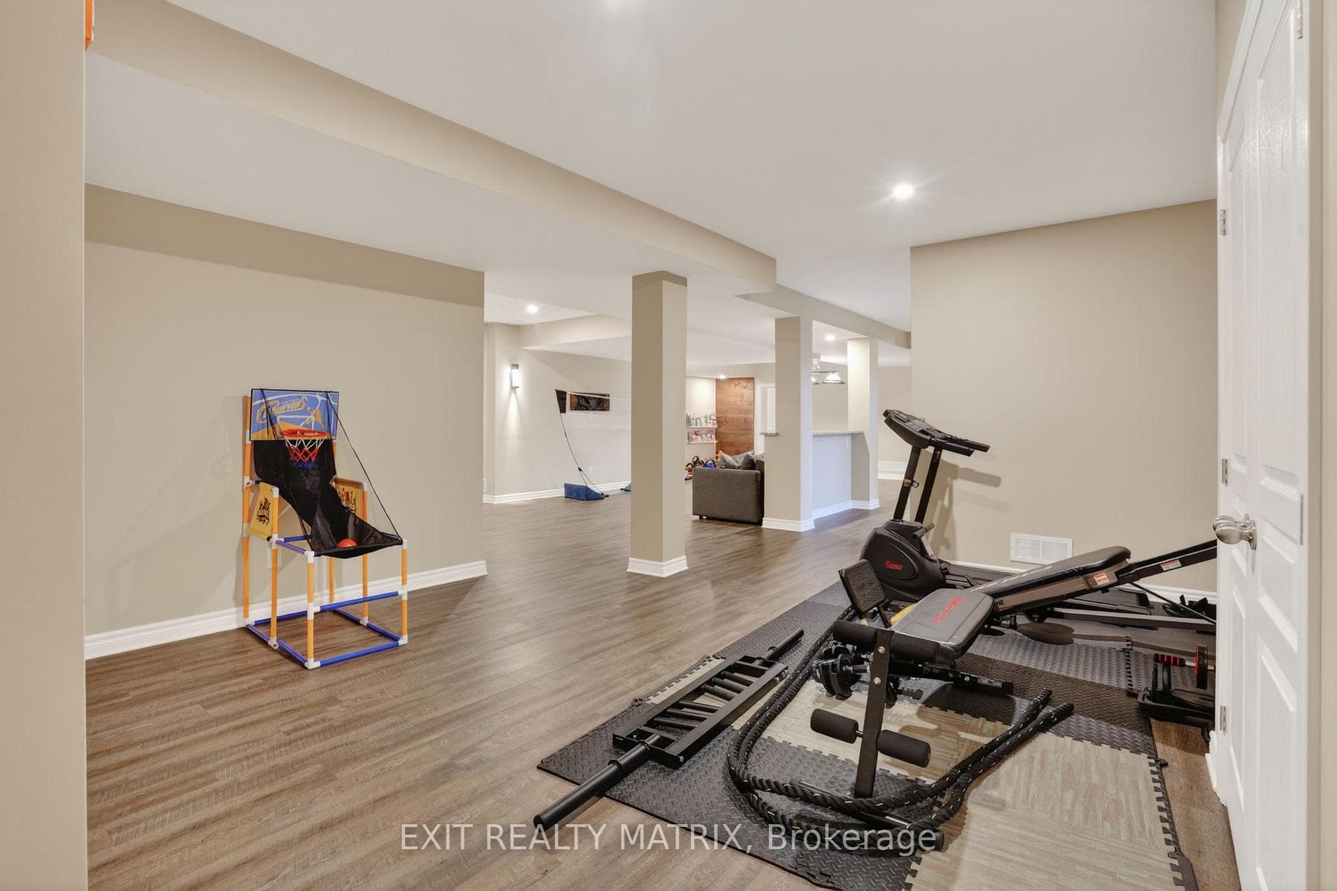 1525 Rangeland Avenue photo 35
