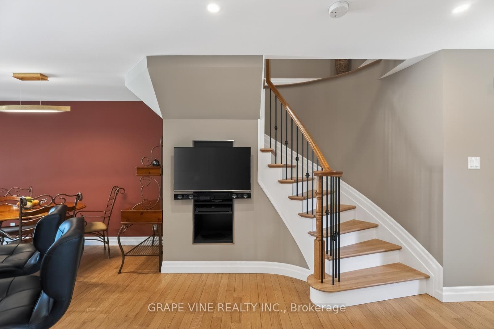 142 College Circle photo 19