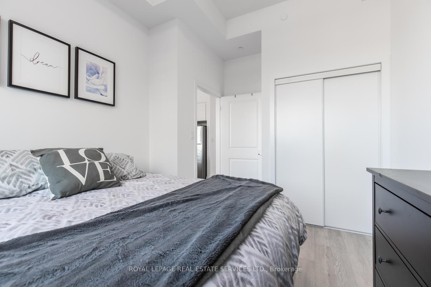 460 Dundas Street Unit 519 photo 33