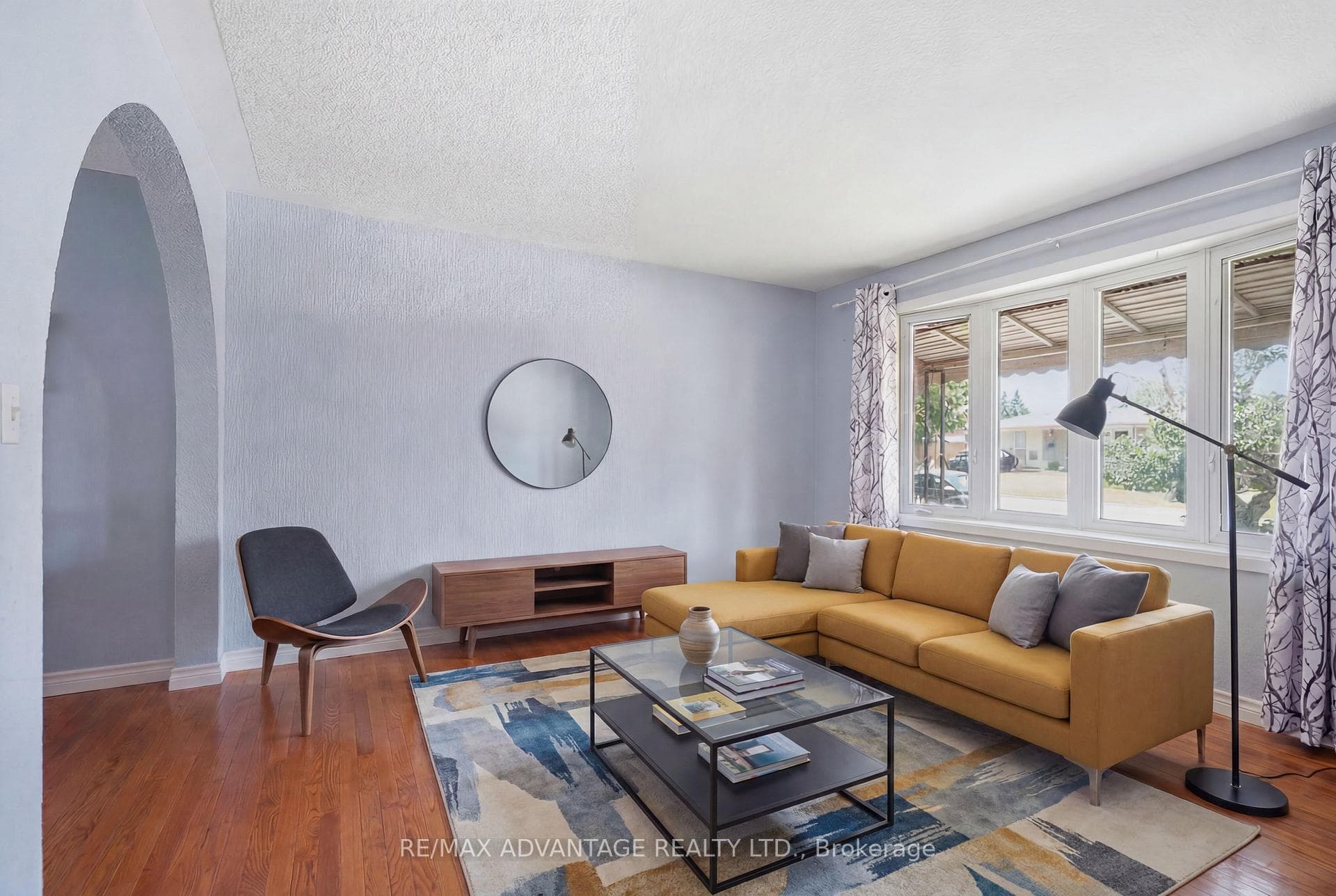 120 Champlain Crescent photo 7