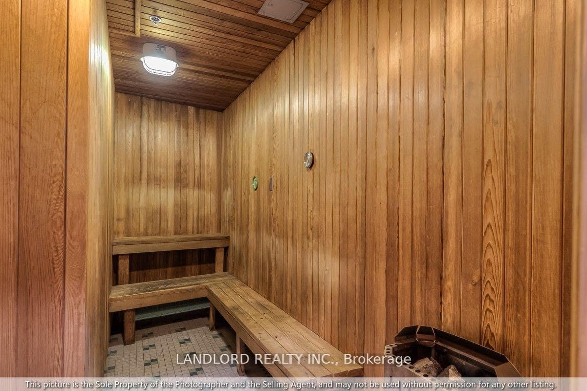 600 Queens Quay Unit 1005 photo 24