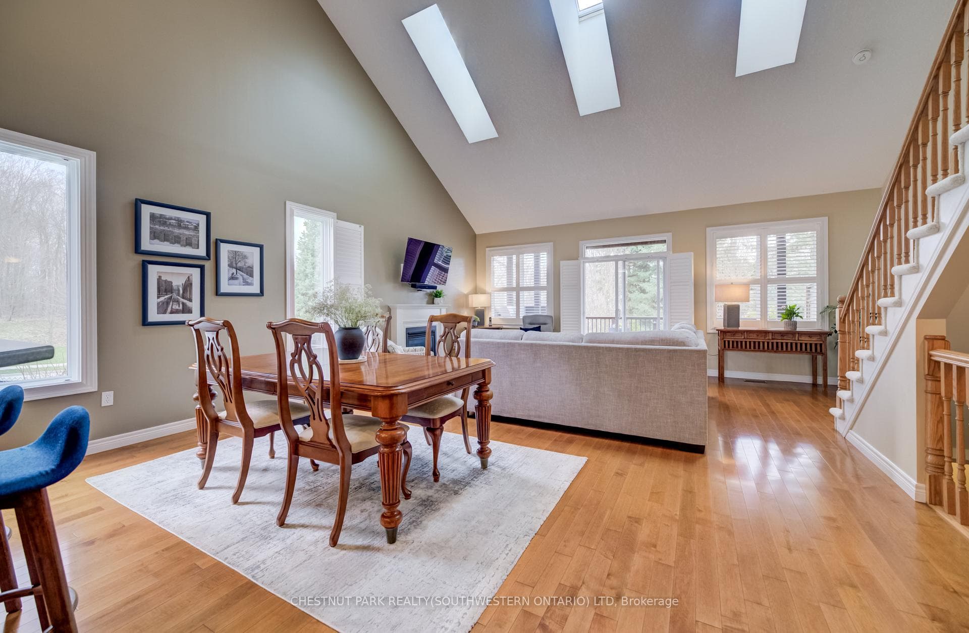 560 Springwater Drive photo 11