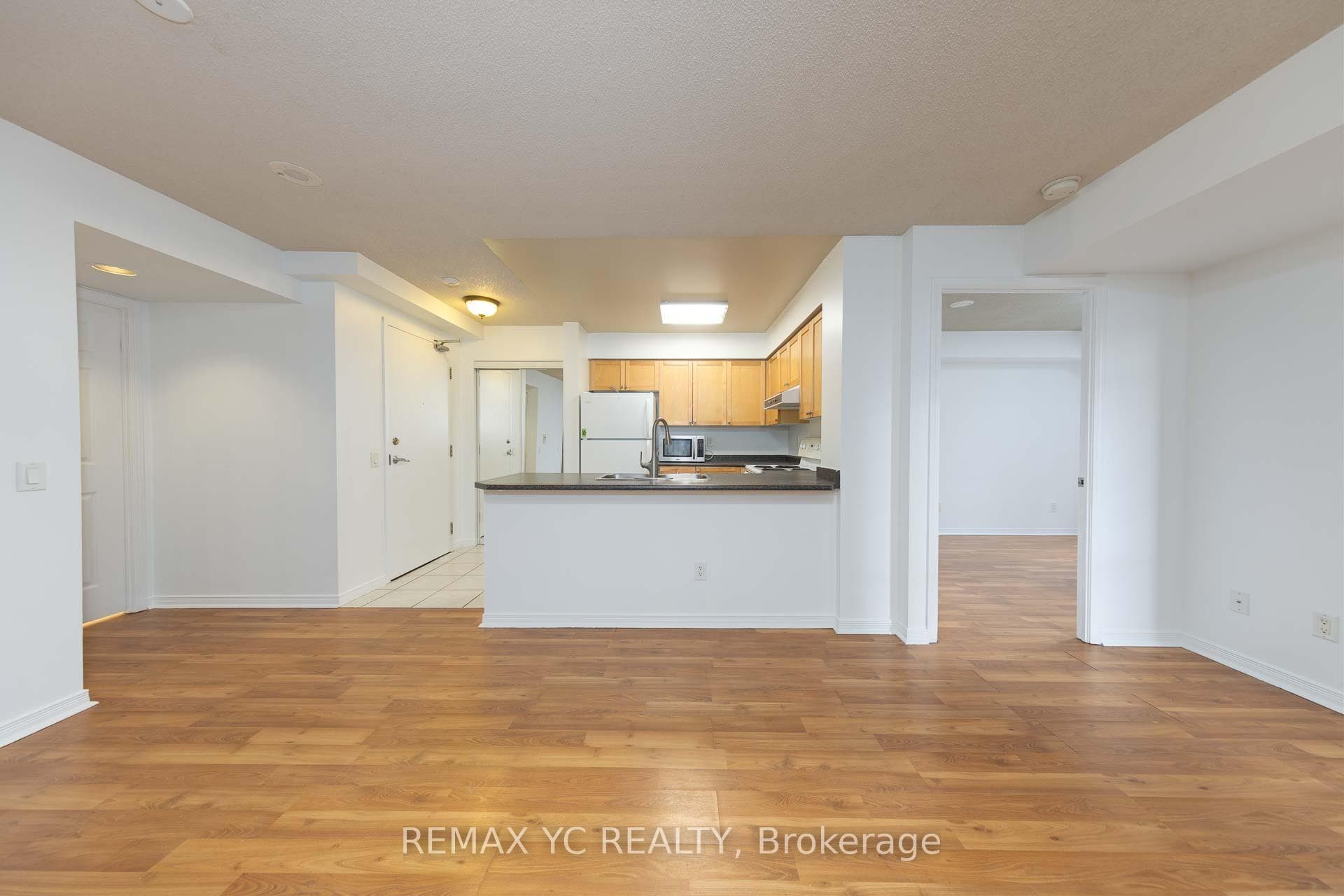 155 Beecroft Road Unit 1016 photo 8