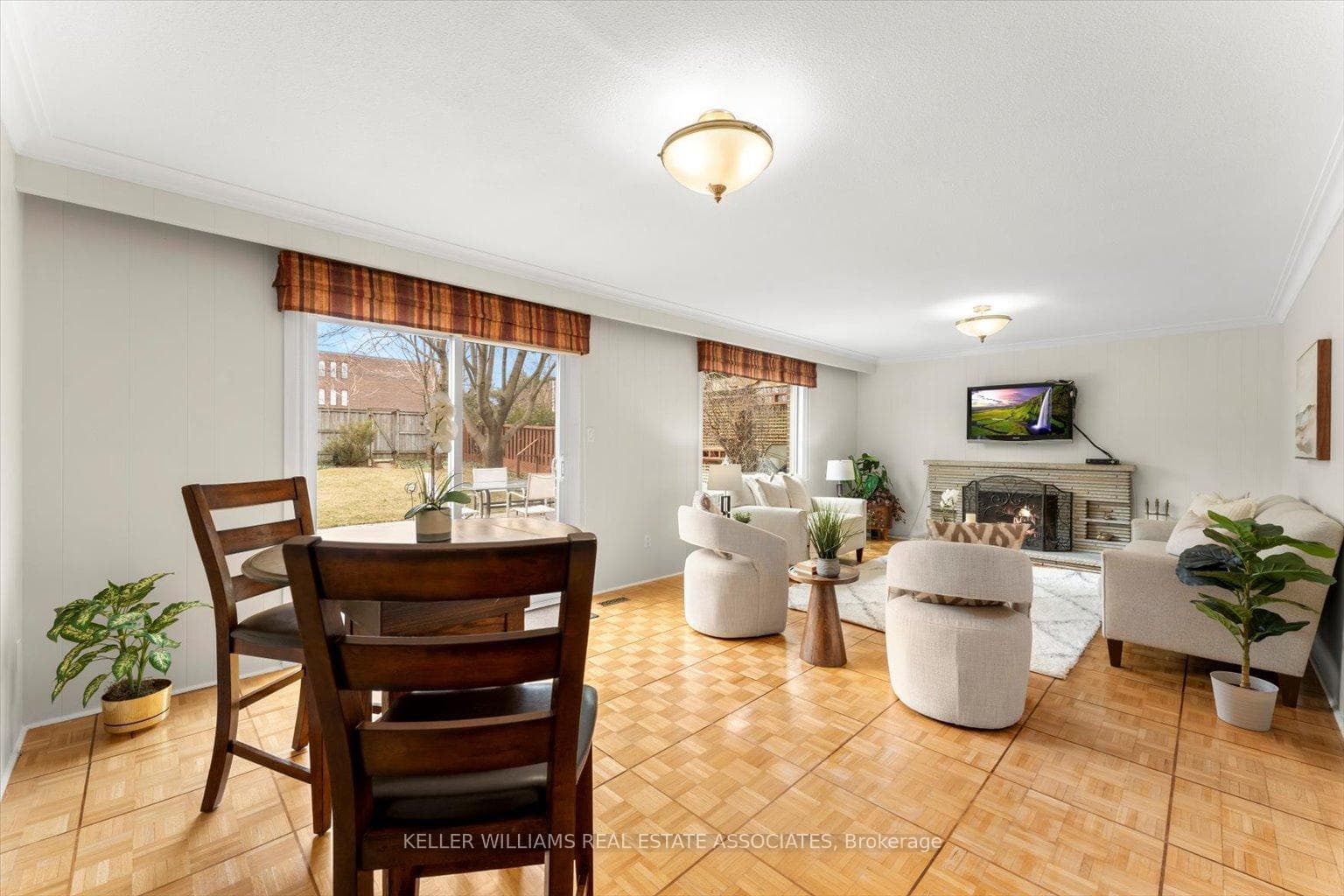 982 Streamway Crescent photo 21