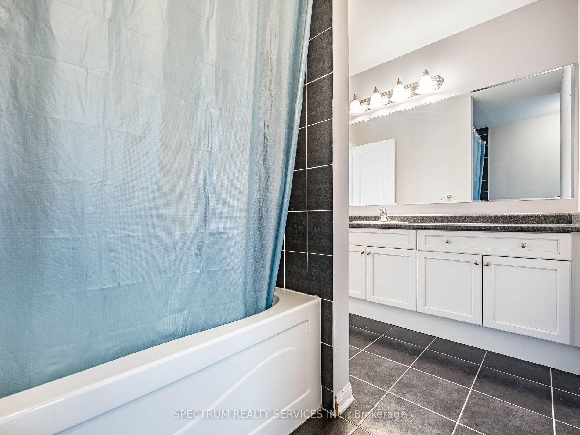 416 Gooch Crescent photo 40