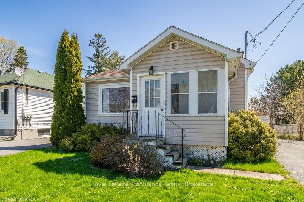197 KINGSCOURT Avenue photo 5