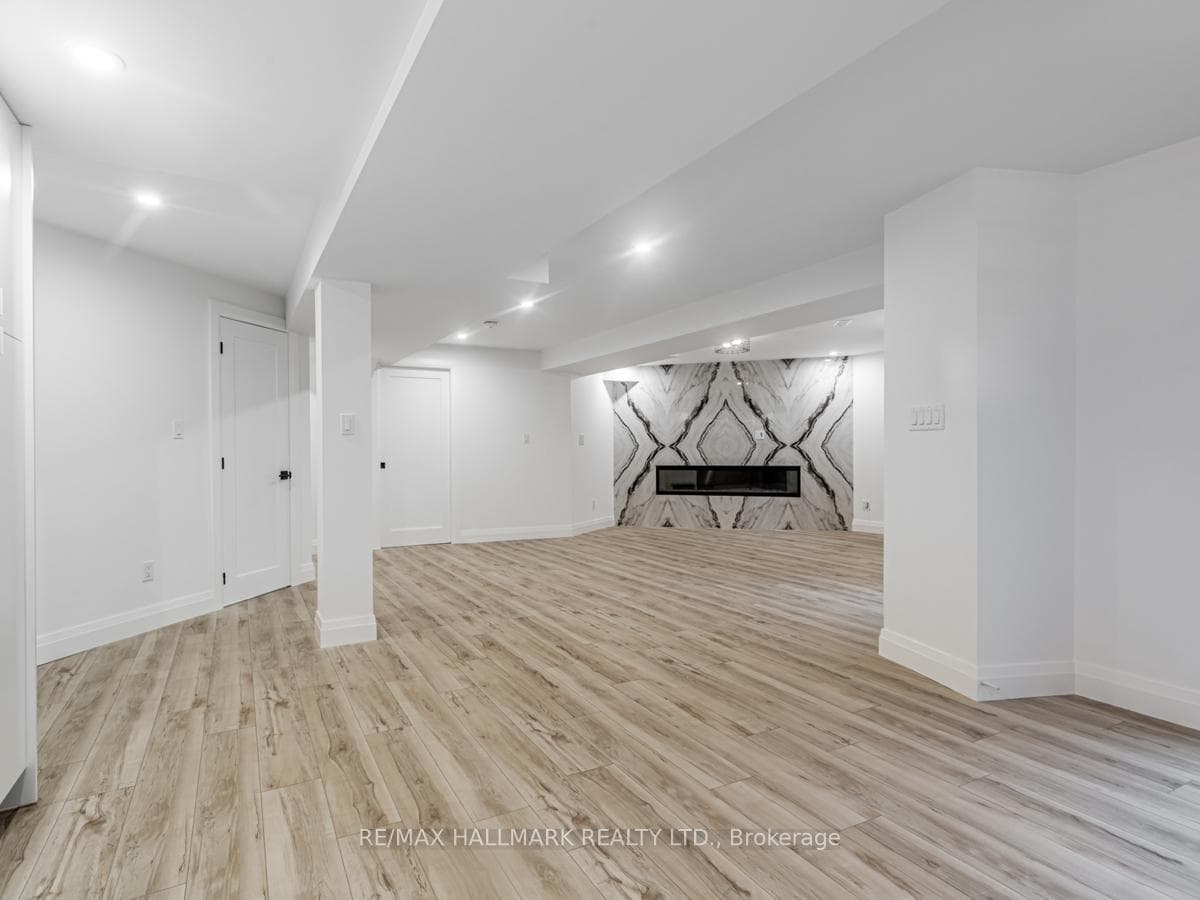 26 Amanda Avenue Unit Lower photo 7