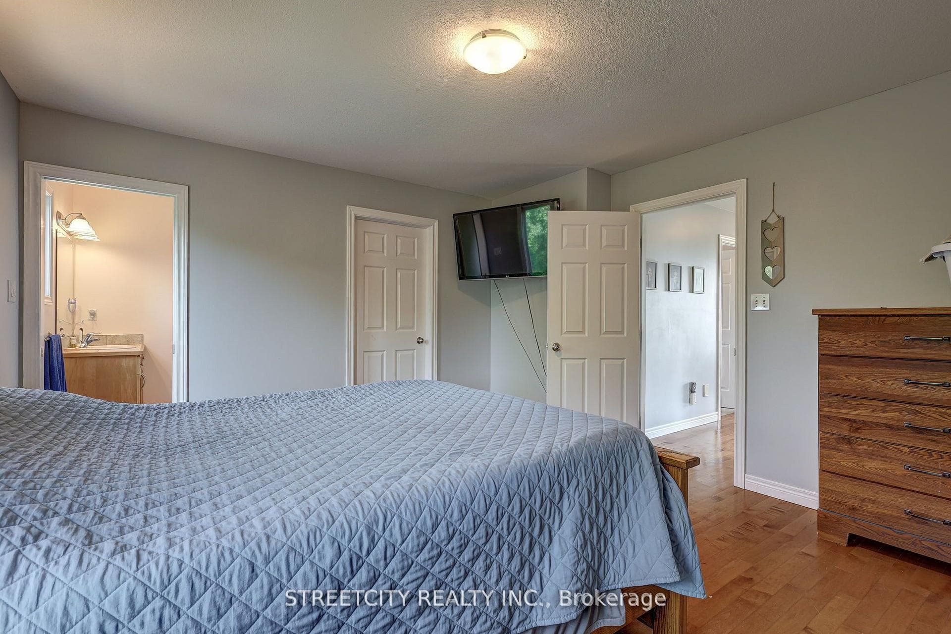 61 Meadowvale Drive photo 23