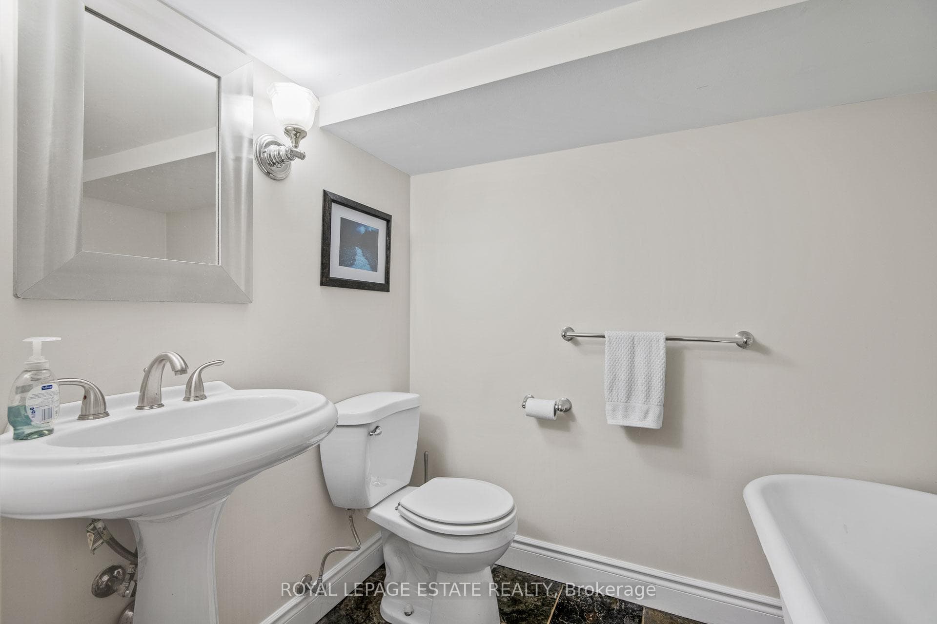 512 Soudan Avenue photo 28