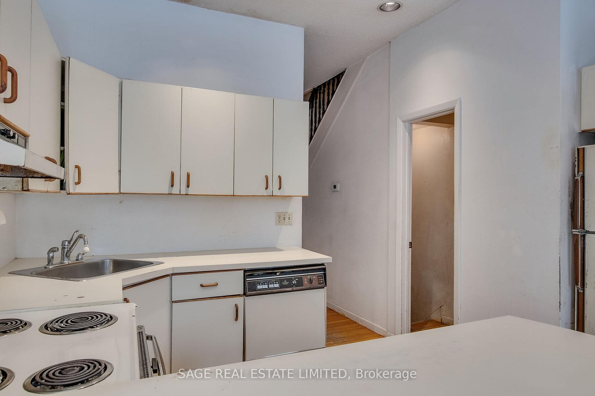 22 Simpson Avenue photo 17