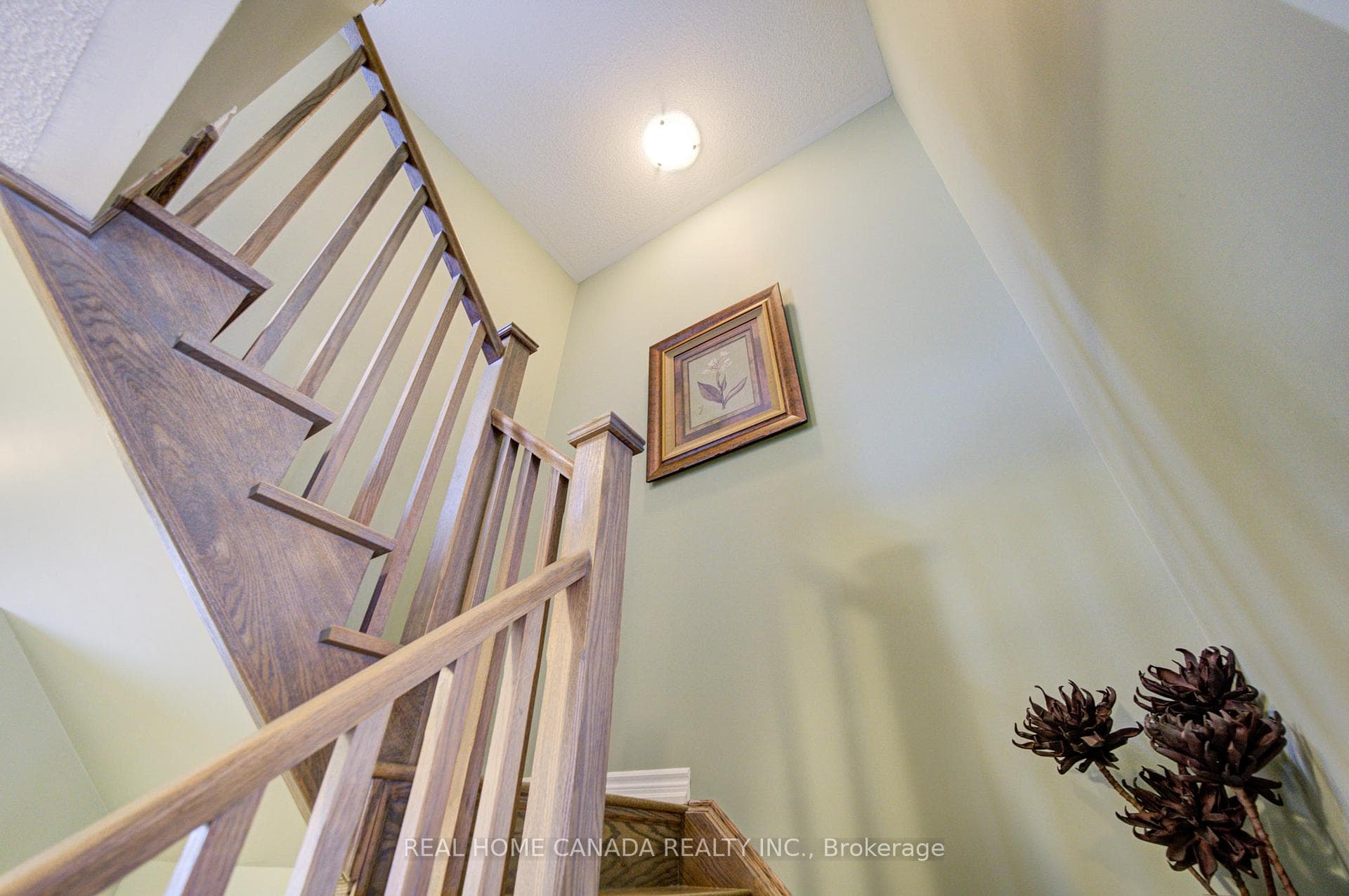 566 Laking Terrace photo 22