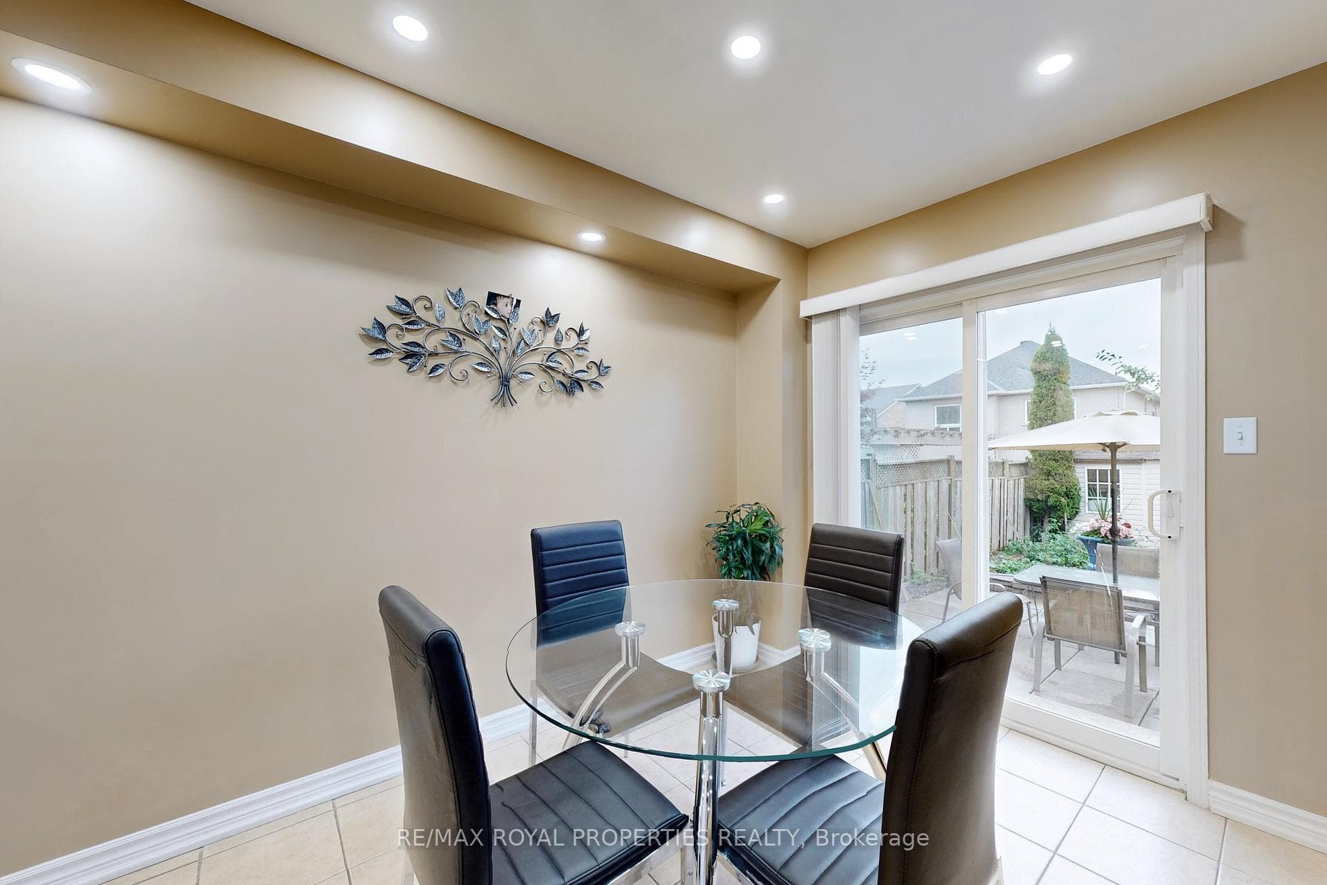 61 Rampart Crescent photo 8
