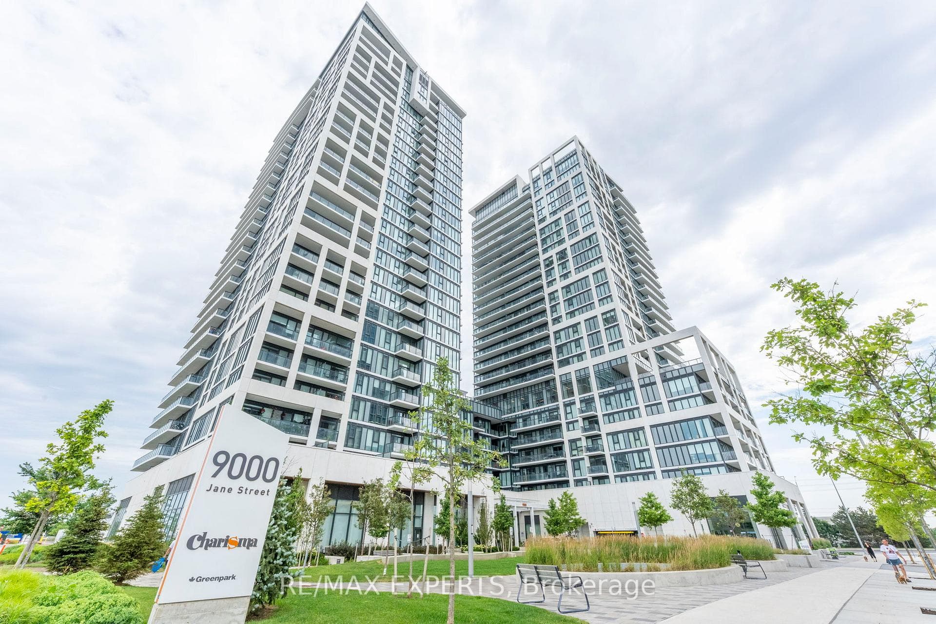 9000 Jane Street Unit 1220 photo 2