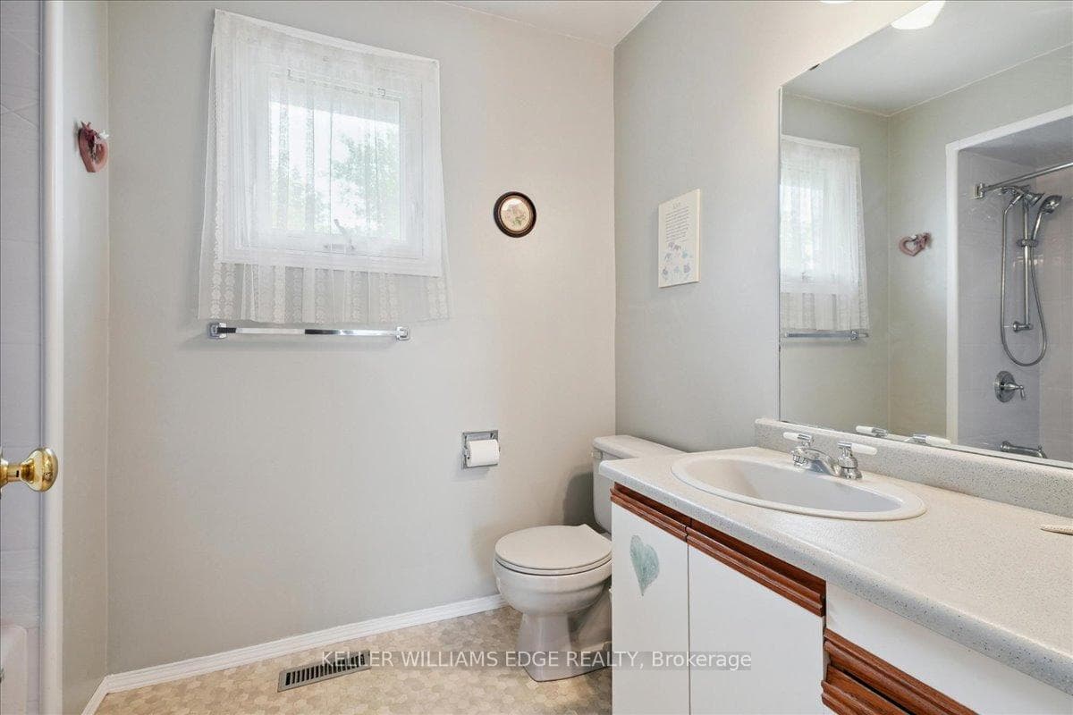 477 Deerhurst Drive photo 29